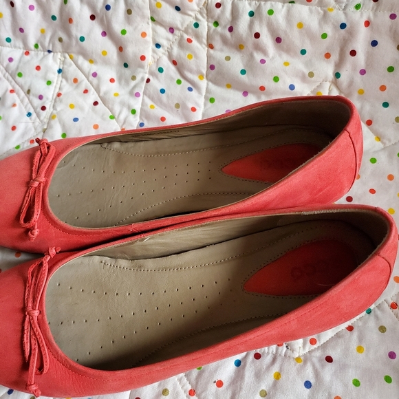 Ecco women's flat size 8- 8.5. - Picture 5 of 9